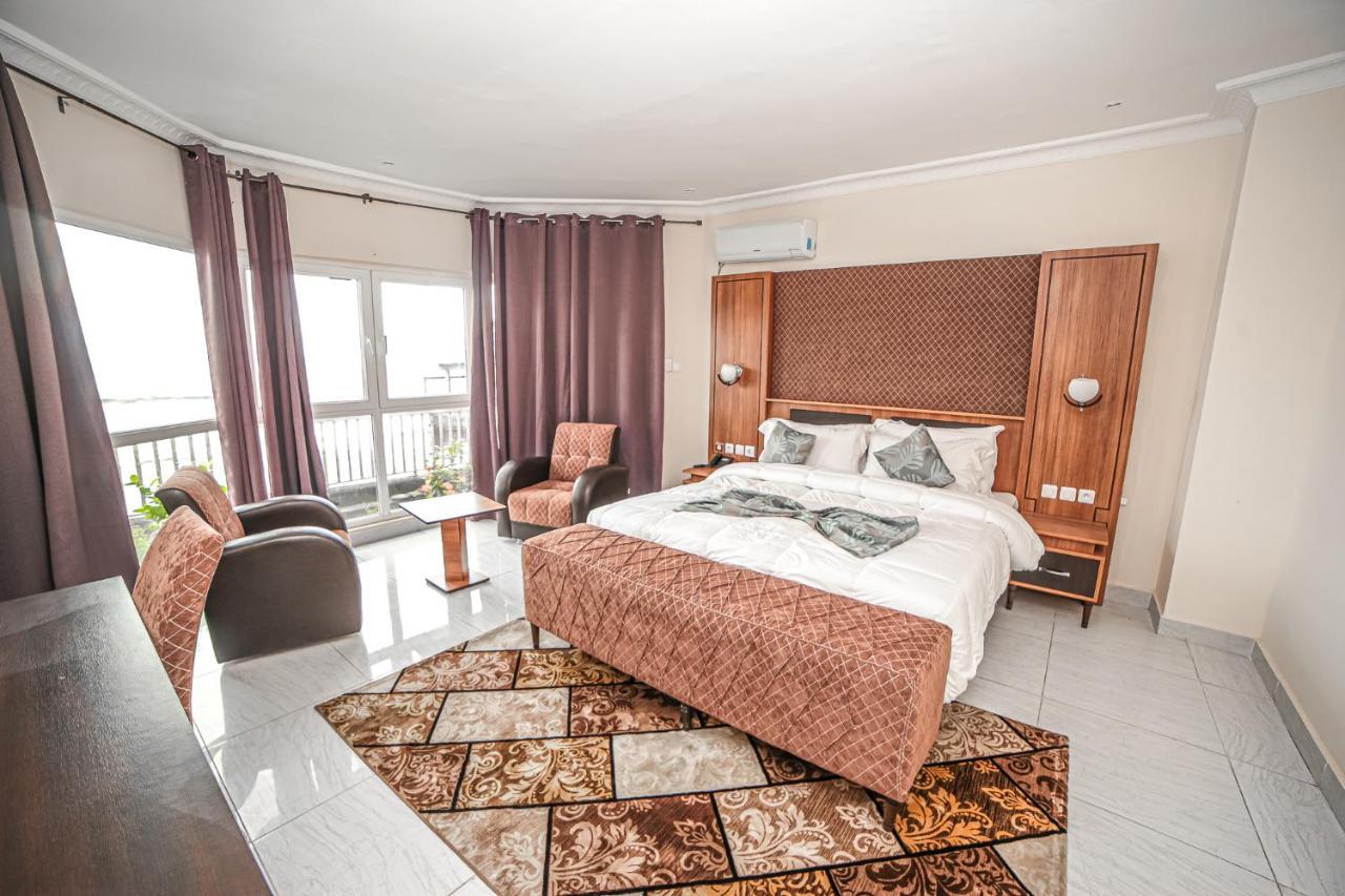 Fini Hotel Bobende Limbe Exterior photo